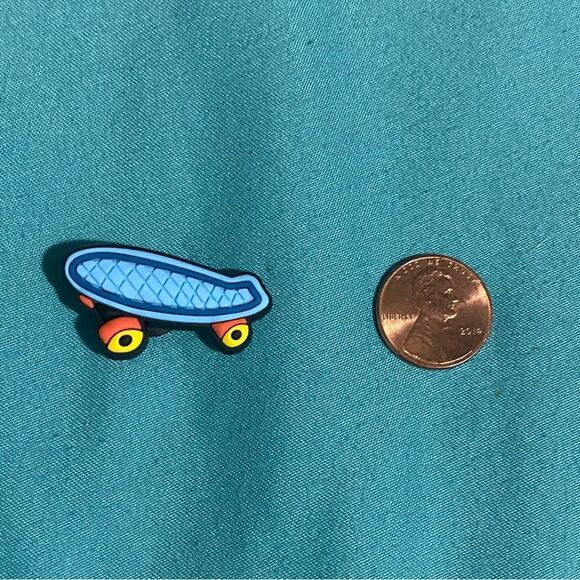 🚨 5/$10 Shoe Charms Croc Jibbitz - Blue Skateboard - (or 10/$15) - Picture 1 of 3